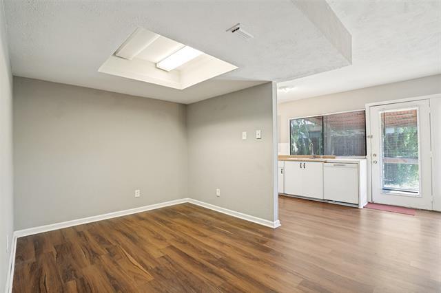 Foto del edificio - 5709 Christie Ln