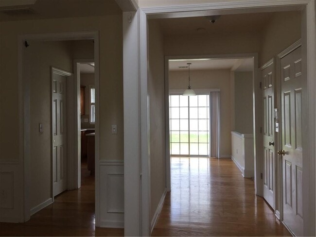 Building Photo - 3525 Moor Pointe Dr