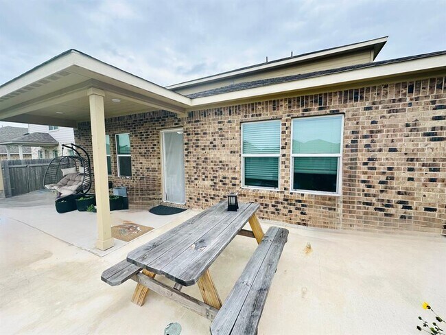 Foto del edificio - 14025 Heartland Dr