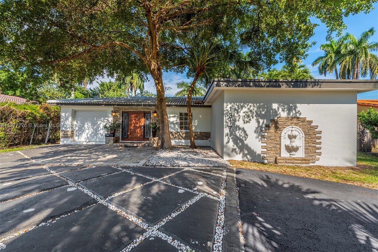 Foto principal - 1317 Adams St