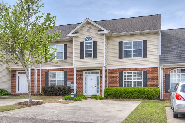 Foto del edificio - 3 Bedroom Townhouse in Evans