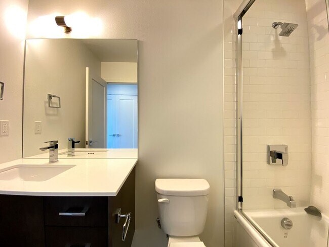 Foto del edificio - Great TownHome For Rent