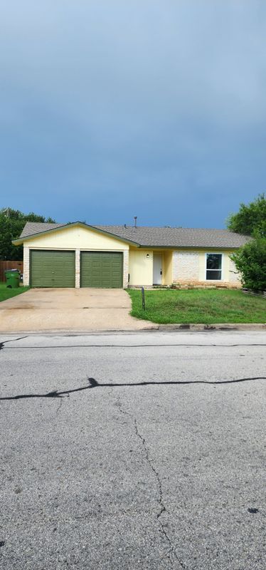 Building Photo - 1804 Greenhill Dr