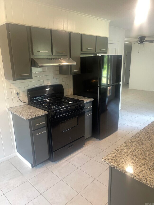 Building Photo - 8706 Oakhaven Dr