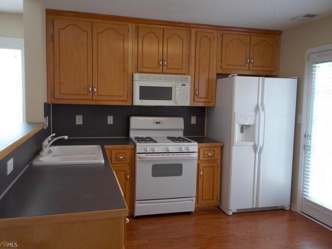 Building Photo - 205 MacKenzie Ct