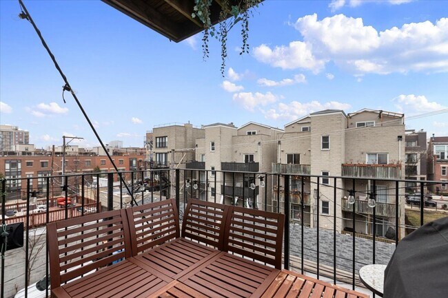 Foto del edificio - Prime 2 bed condo in old town