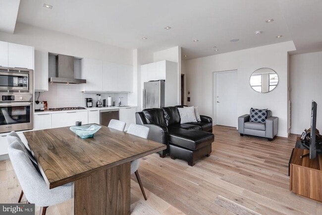 Building Photo - 240 N 2nd St