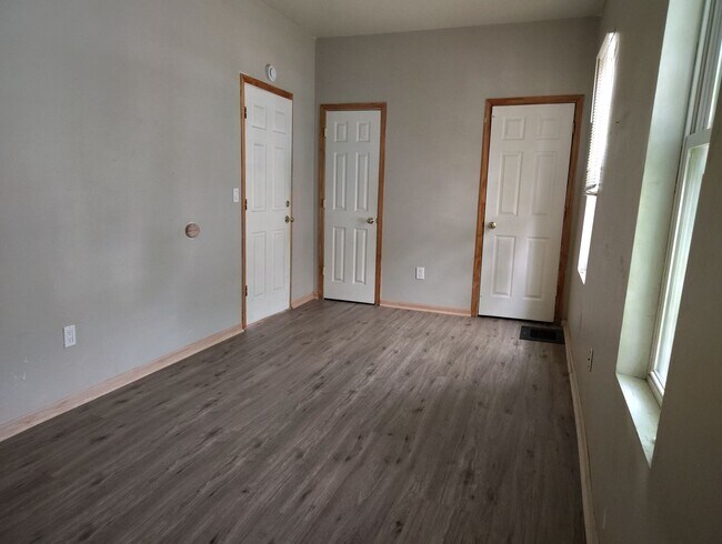 Foto del edificio - 2425-27 W Greenfield Ave