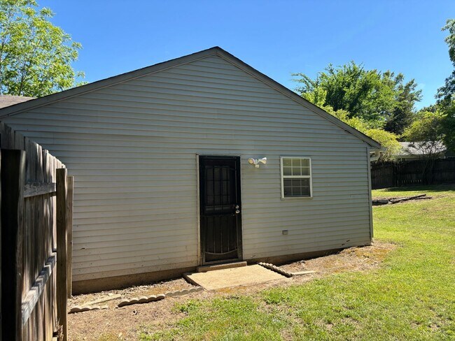 Building Photo - 5015 French Bend Ln