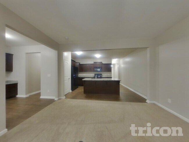 Foto del edificio - 178 Hidden Lakes Rd