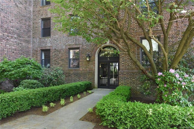 Building Photo - 64 Sagamore Rd