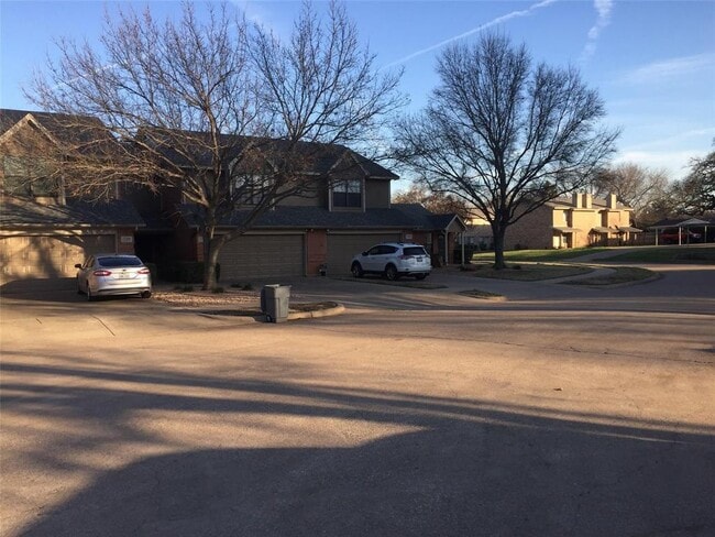 Foto del edificio - 121 Wildwood Ct