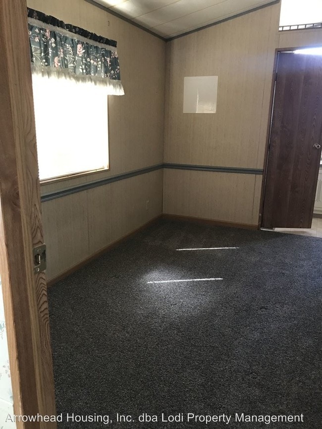 Foto del edificio - 8415 E Harney Ln