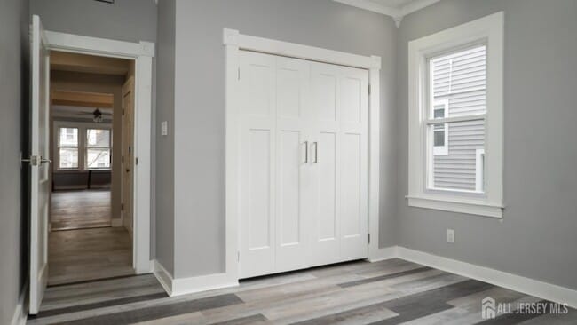 Foto del edificio - 65 Poe Ave