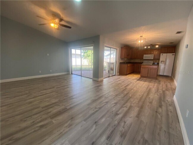 Building Photo - 2039 San Sebastian Way S