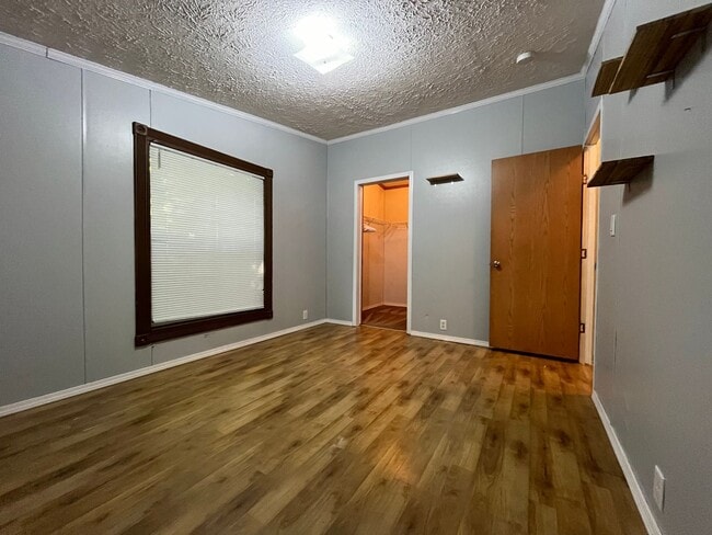 Building Photo - 3 Bedroom Home