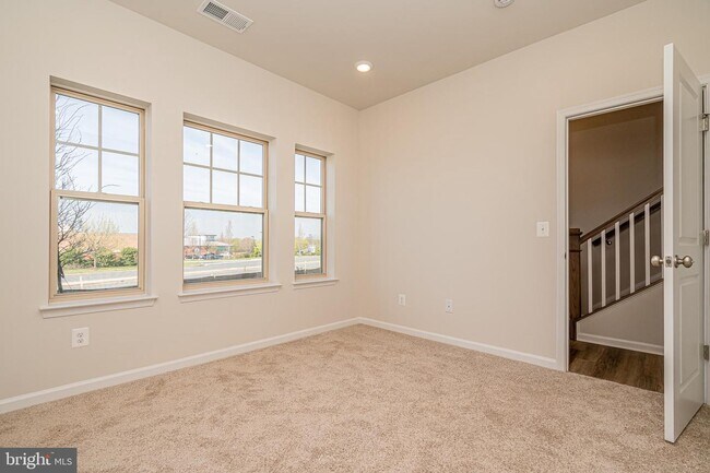 Foto del edificio - 835 Sawback Sq NE