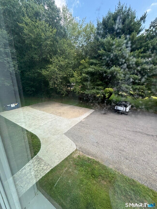 Foto del edificio - 103 Hebron Rd