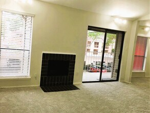 Building Photo - 2025 Augusta Dr