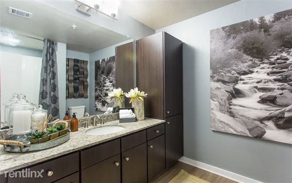 Fotografía del edificio - 200 S Lamar Blvd