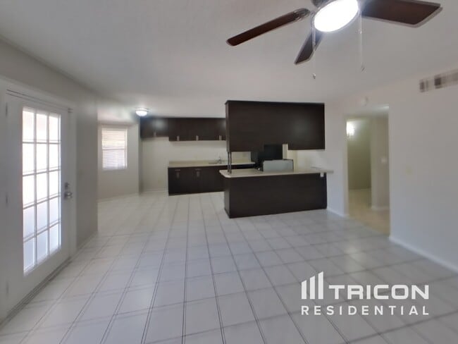 Foto del edificio - 8838 W Cinnabar Ave