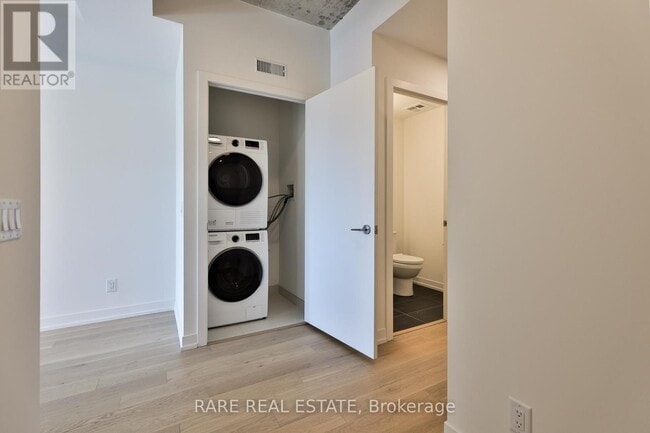 Building Photo - 761 Queen St E