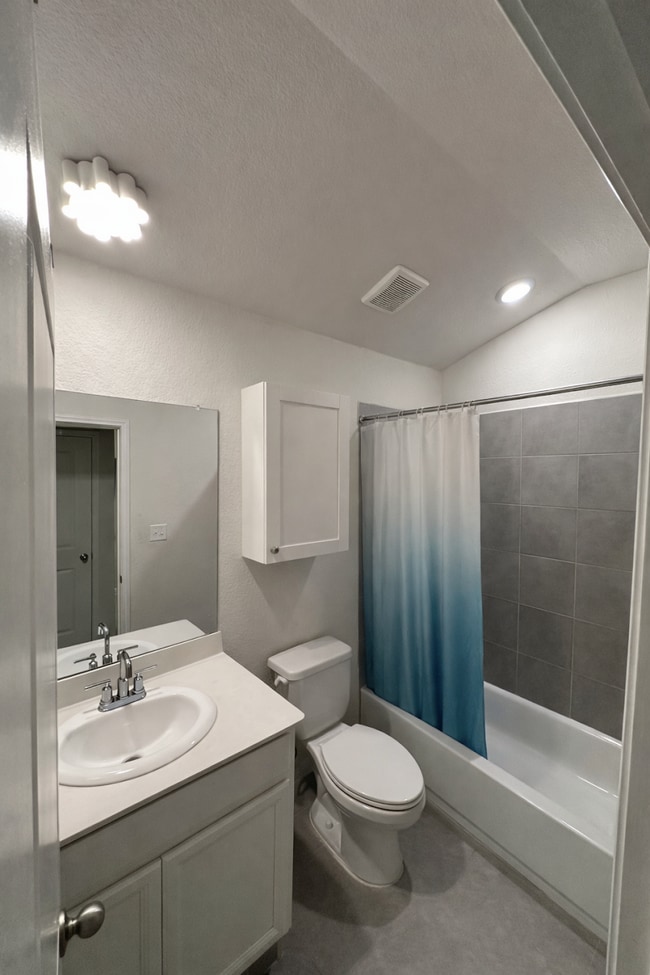 Building Photo - 300 Low Bramble Dr