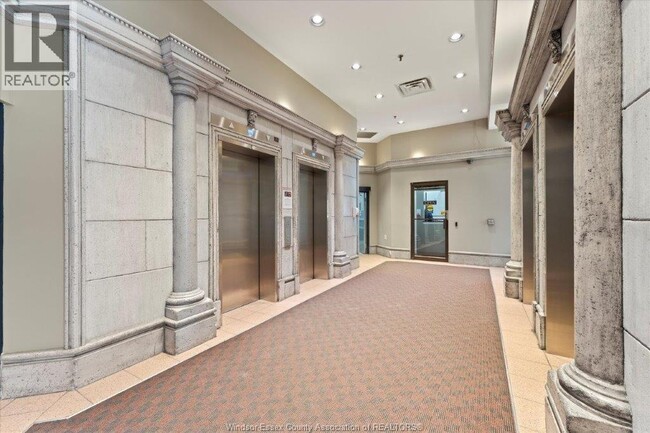 Building Photo - 150 Park St W