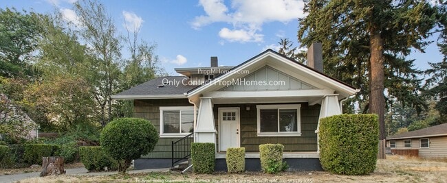 Building Photo - Discover a Classic Charm in Vibrant Powell...