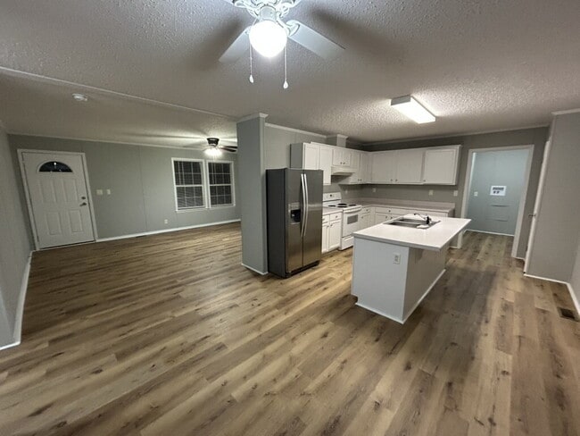Building Photo - "Spacious 3-Bed, 2-Bath Home on Whiteaker Springs Rd, Cookeville!"