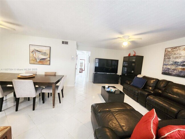 Building Photo - 580 Egret Dr