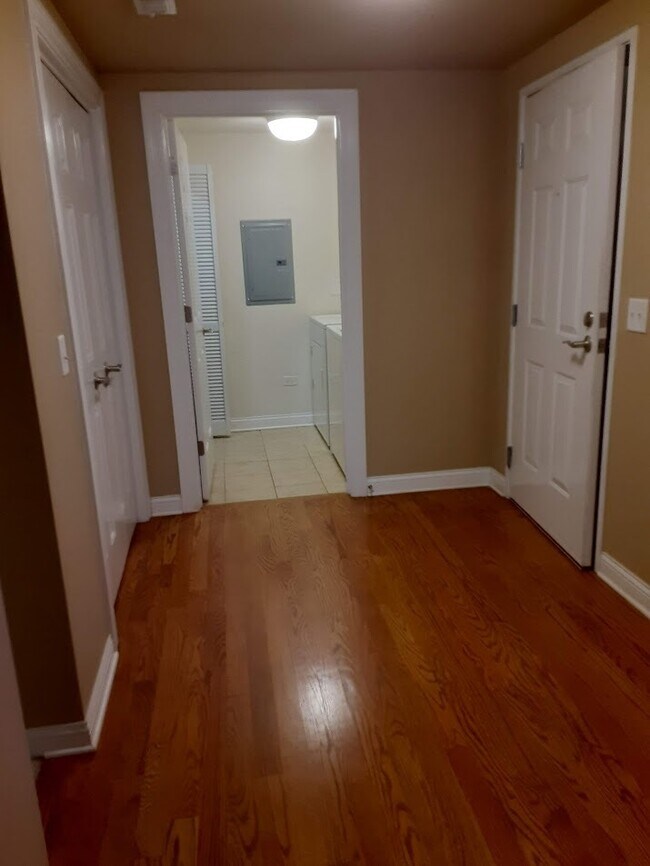 Foto del edificio - 6675 S Cass Ave