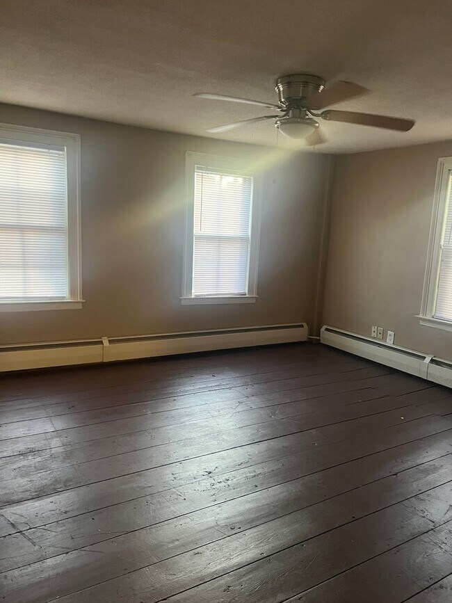 Foto del edificio - 376 Salmon Brook St