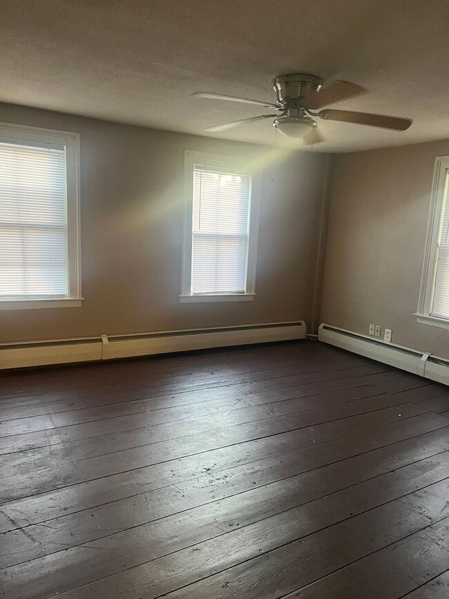 Building Photo - 376 Salmon Brook St