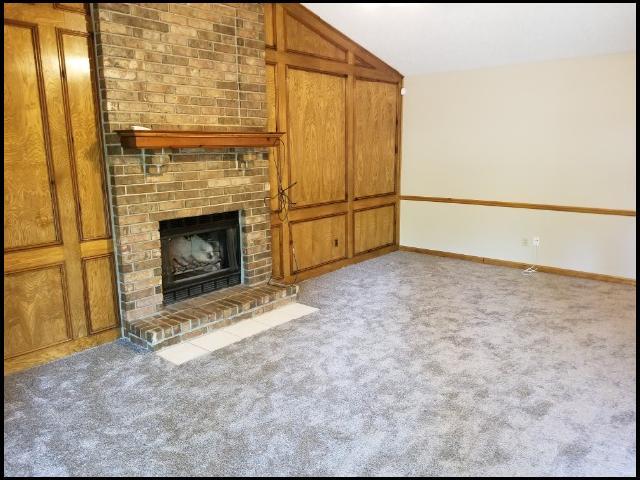 Building Photo - 39 Oak Forest Loop