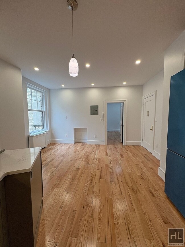 Building Photo - Star Kitchen Pre-War Charm