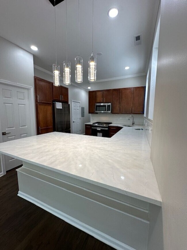 2109 N California Ave Unit 2F, Chicago, IL 60647 Condo for Rent in