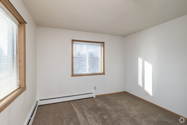 2BR, 1BA - 985SF - Primary Bedroom - Rockridge