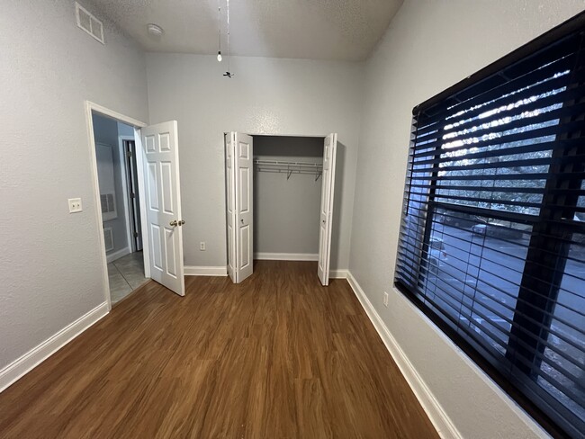 Guest bedroom- Angle #2 - 5811 La Costa Dr