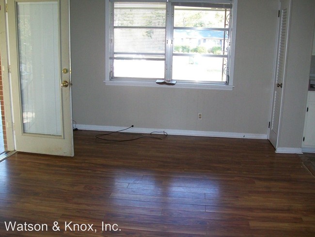 Building Photo - 3 br, 2 bath House - 701 Pineview Drive