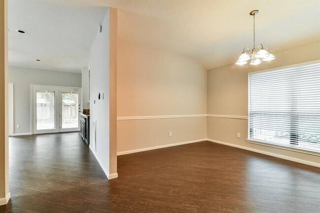 Foto del edificio - 3910 Cedar Valley Dr