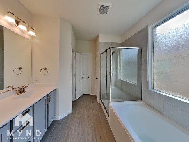 Foto del edificio - 14880 Gilley Ln