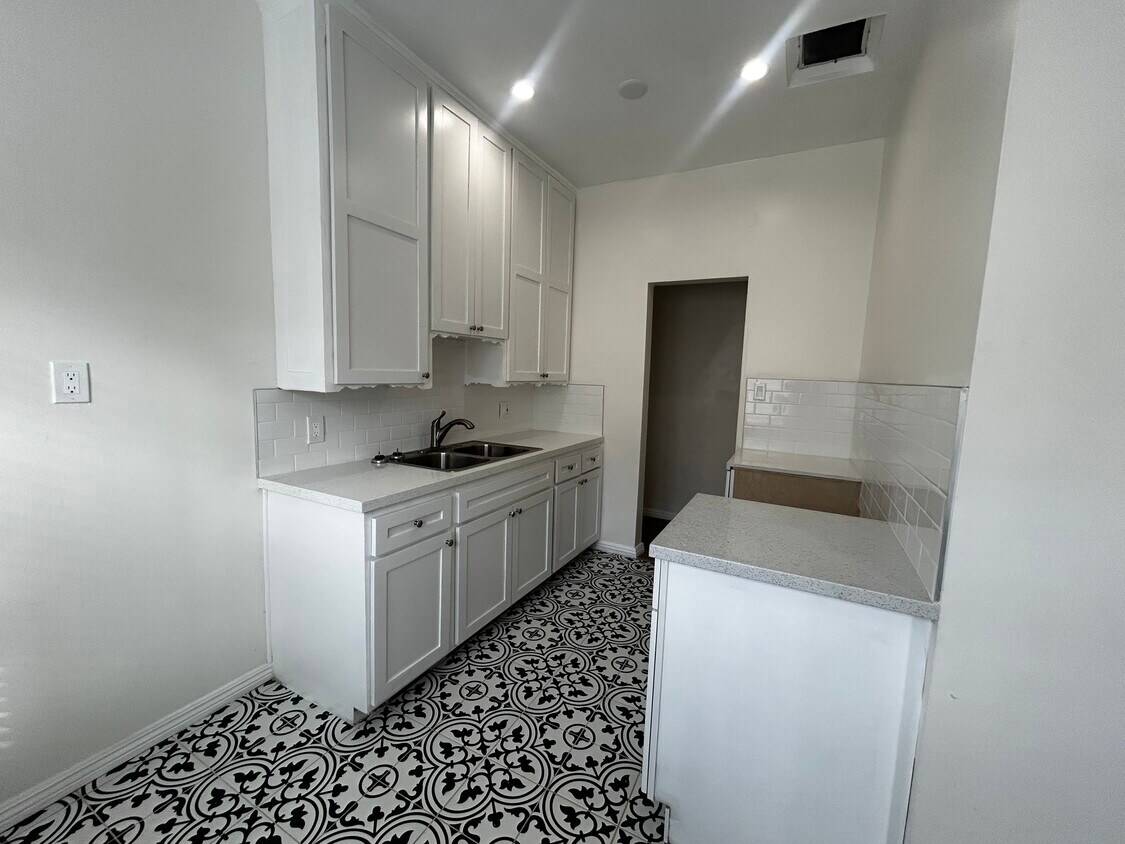 Foto principal - 4253 1/2 Leimert Blvd