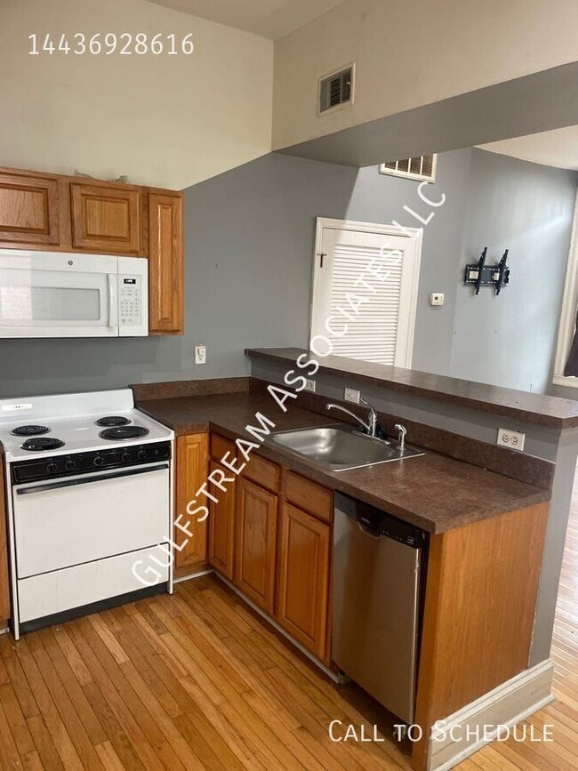 Photo - 319 W Mulberry St Apartment