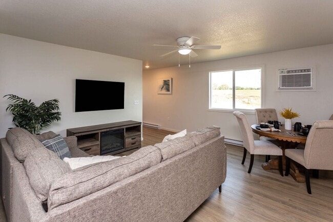 Building Photo - 3 Bedroom, Single-story Townhomes for rent...