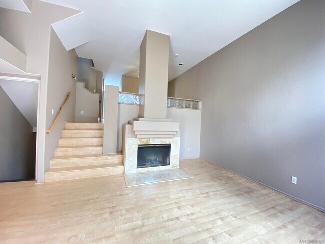 Foto del edificio - 12974 Carmel Creek Rd