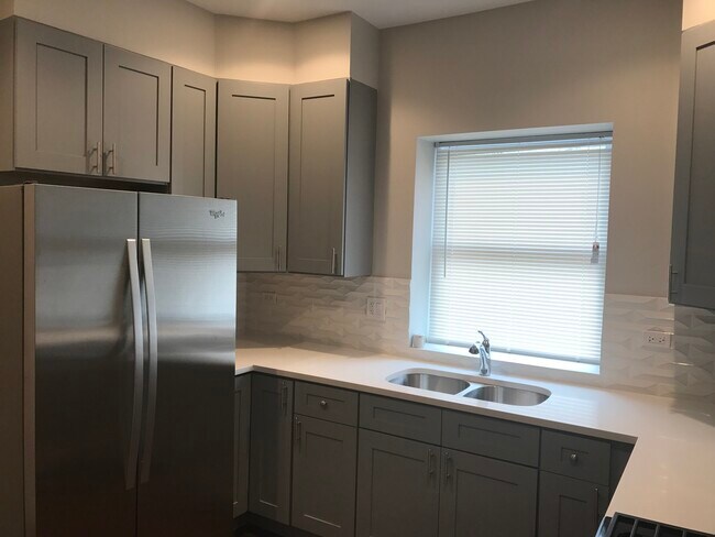 Foto del edificio - 5669 N Magnolia Ave