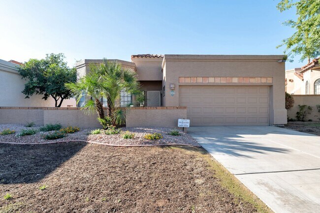 Building Photo - Beautiful rare 2 Bed 2 Bath find in Scotts...