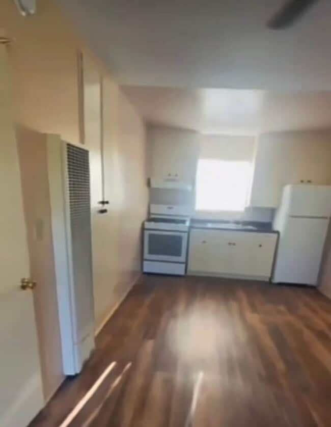 Photo - 504 W Hillsdale St (Inglewood, CA) Apartment