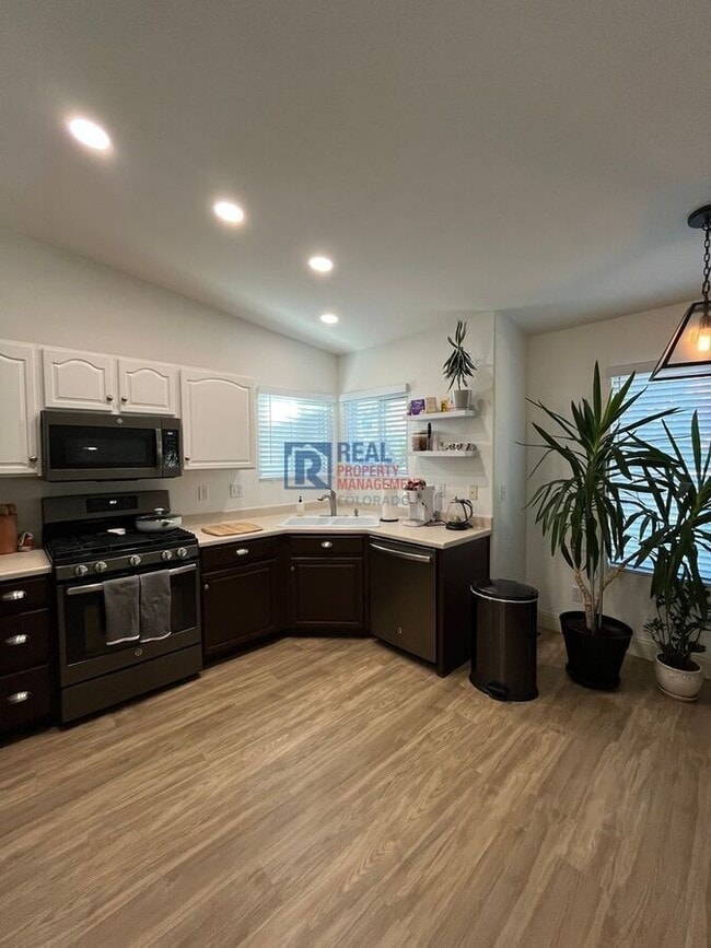 Foto del edificio - 9597 Fox Den Dr